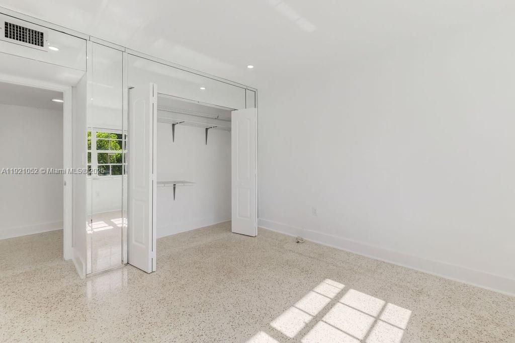 出租: $7,500 (5 贝兹, 3 浴室, 1674 平方英尺)