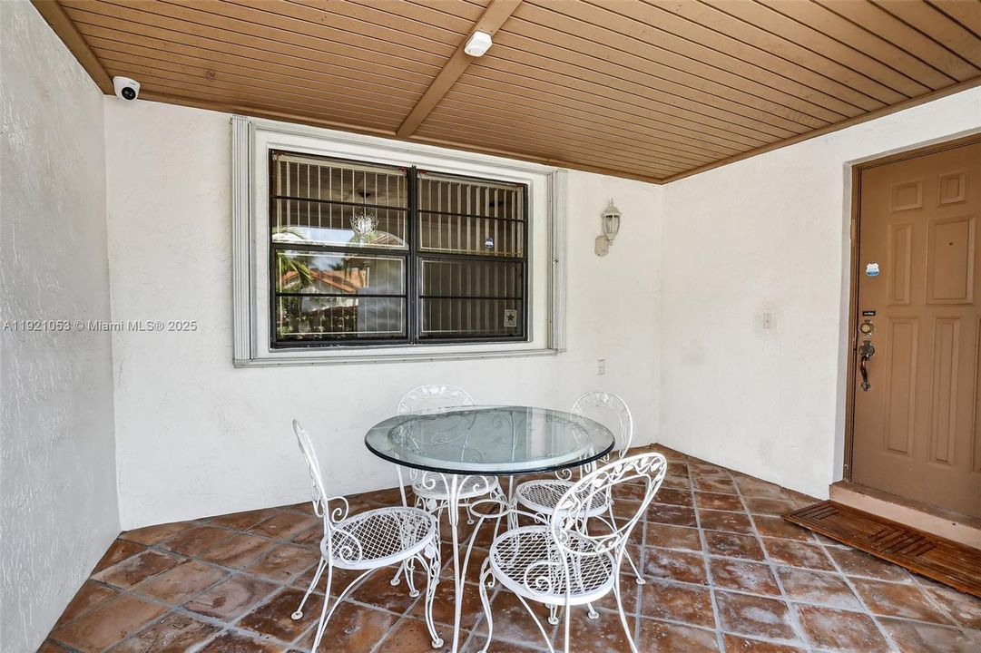 待售: $695,000 (3 贝兹, 2 浴室, 2010 平方英尺)