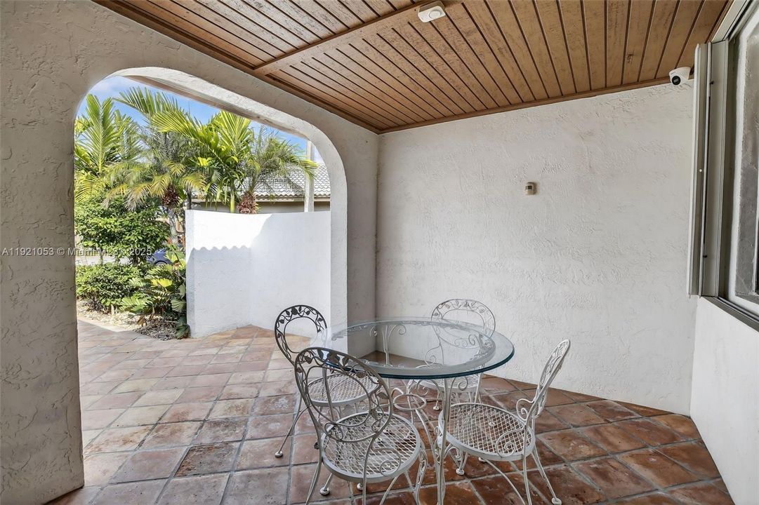 待售: $695,000 (3 贝兹, 2 浴室, 2010 平方英尺)