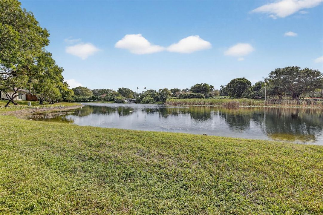 待售: $695,000 (3 贝兹, 2 浴室, 2010 平方英尺)