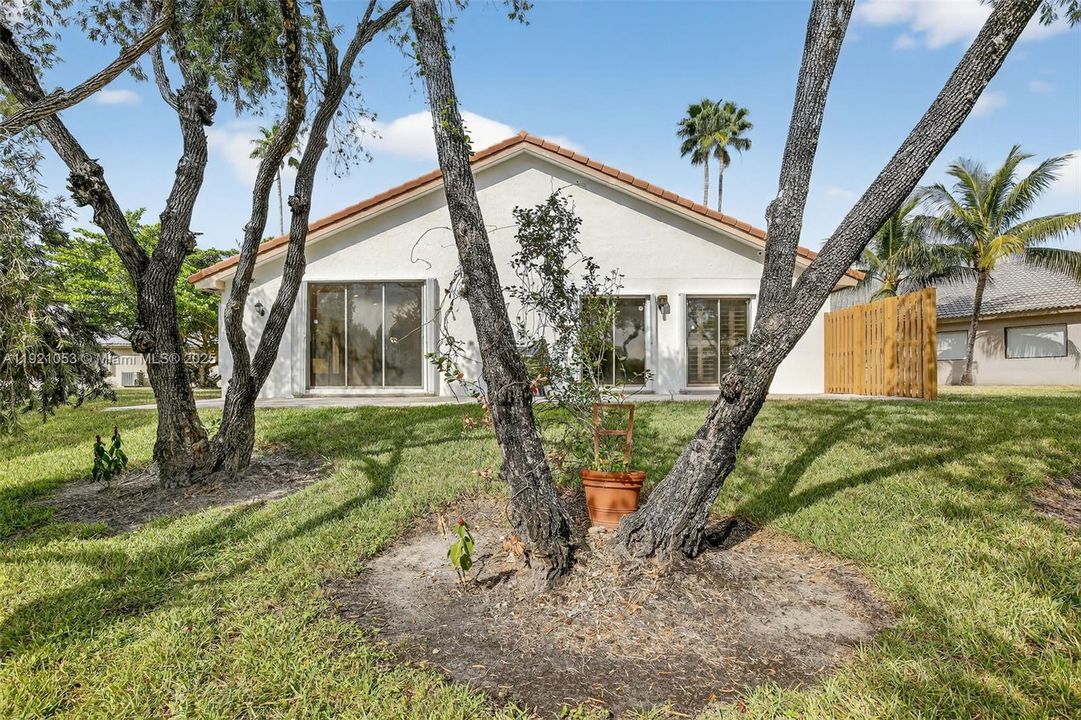 待售: $695,000 (3 贝兹, 2 浴室, 2010 平方英尺)