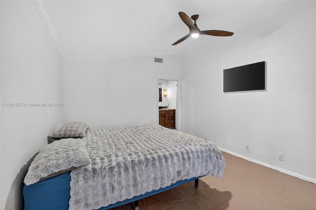 待售: $695,000 (3 贝兹, 2 浴室, 2010 平方英尺)