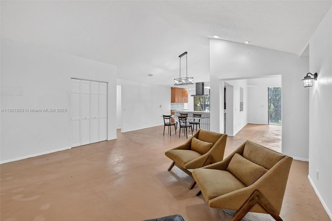 待售: $695,000 (3 贝兹, 2 浴室, 2010 平方英尺)