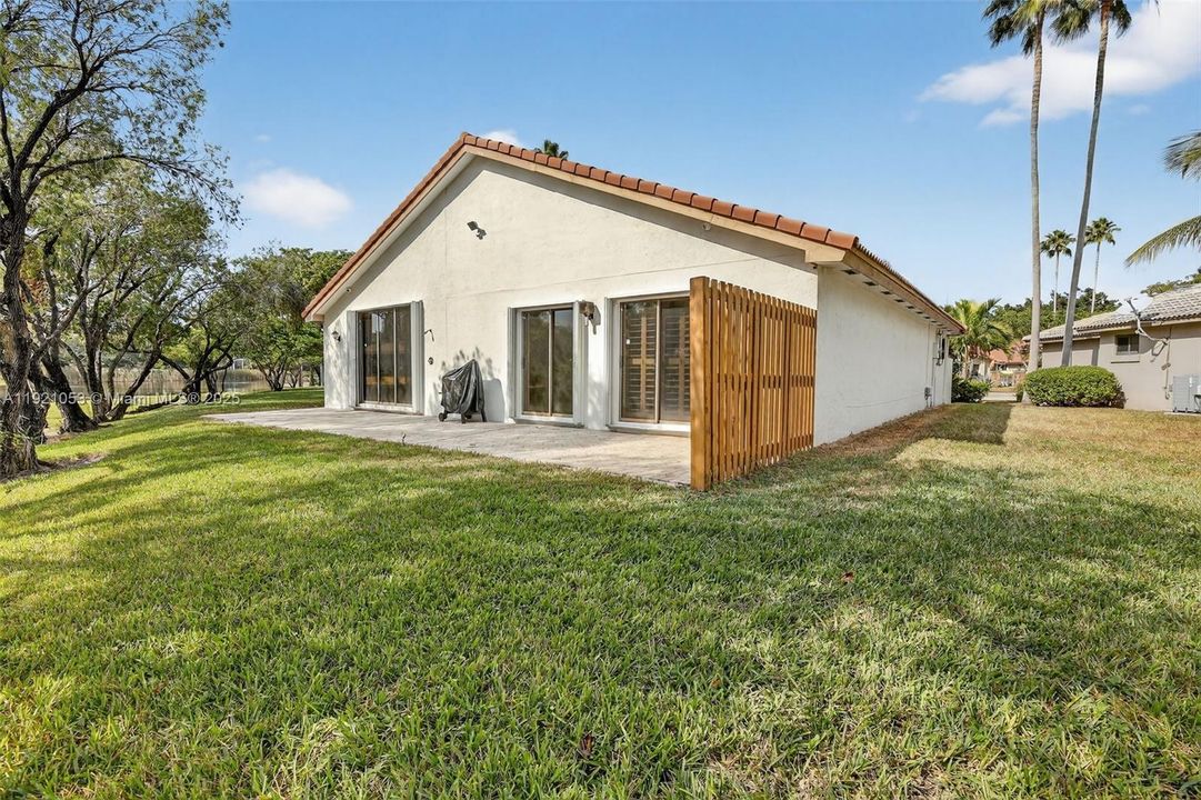 待售: $695,000 (3 贝兹, 2 浴室, 2010 平方英尺)