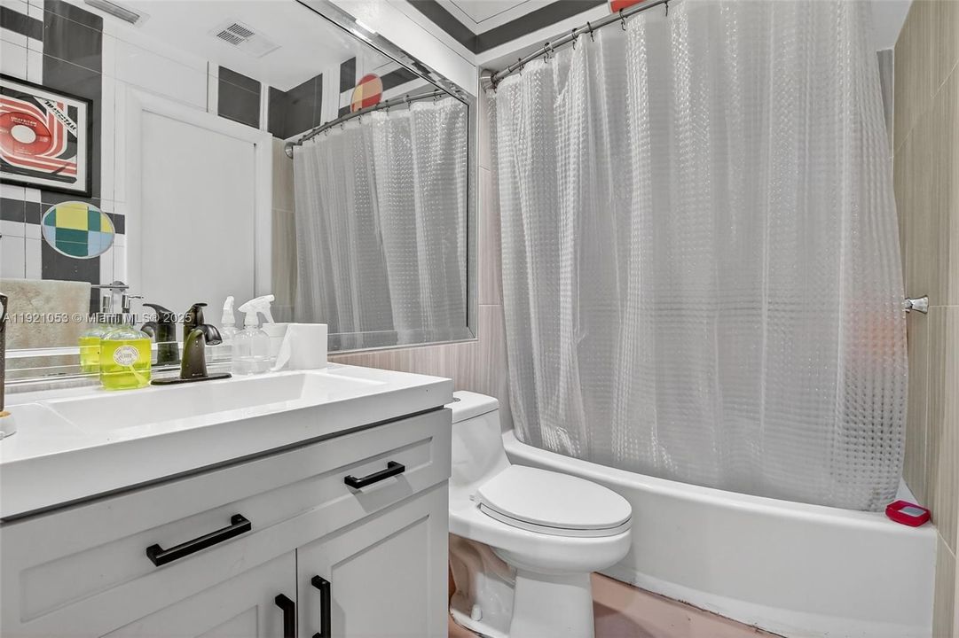 待售: $695,000 (3 贝兹, 2 浴室, 2010 平方英尺)