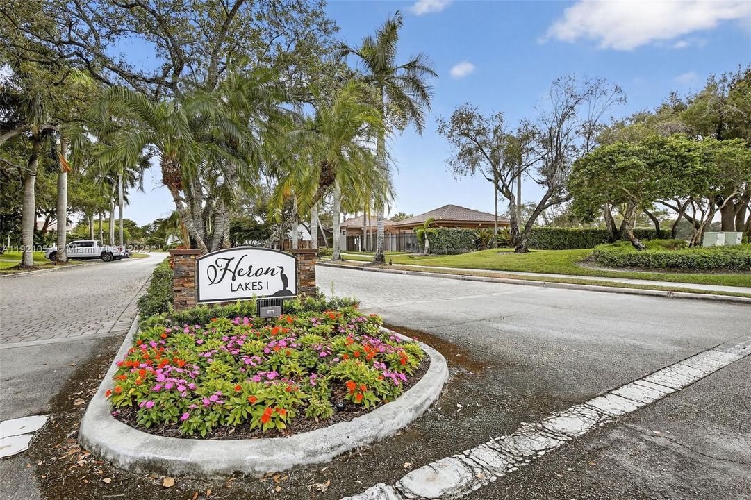 待售: $695,000 (3 贝兹, 2 浴室, 2010 平方英尺)