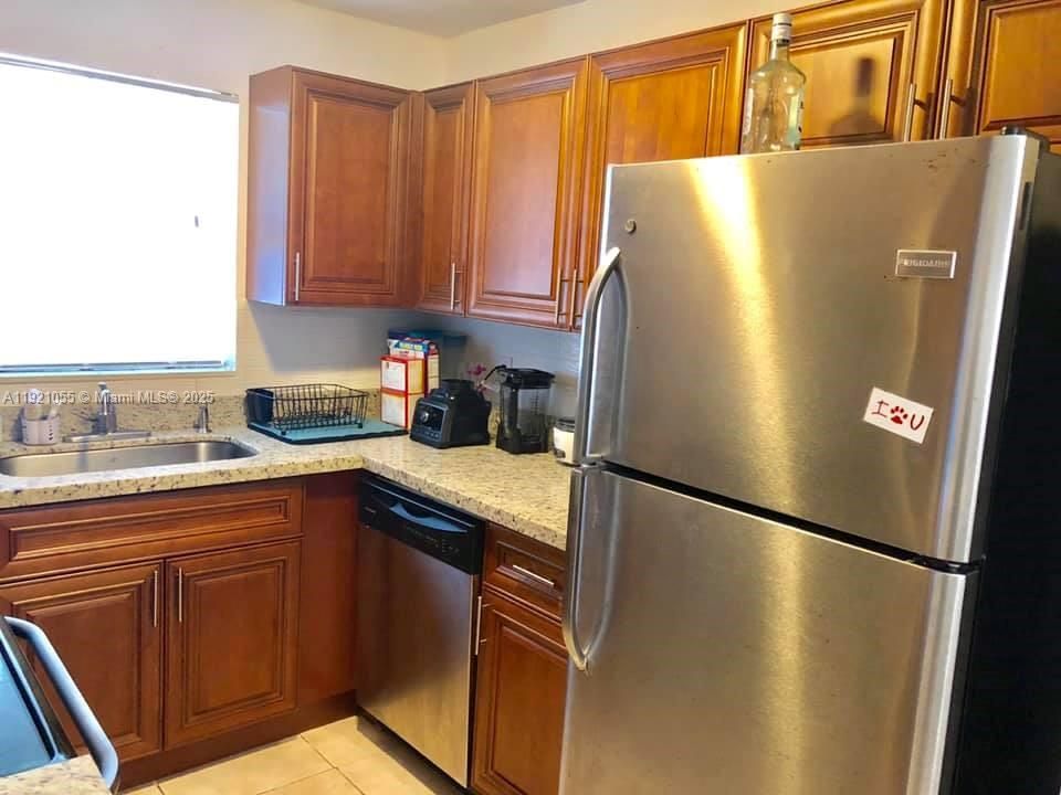 For Rent: $1,800 (1 beds, 1 baths, 950 Square Feet)