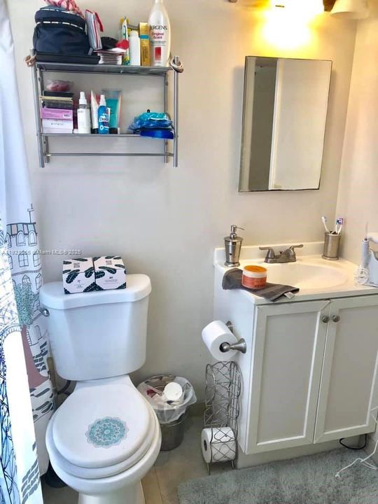 For Rent: $1,800 (1 beds, 1 baths, 950 Square Feet)