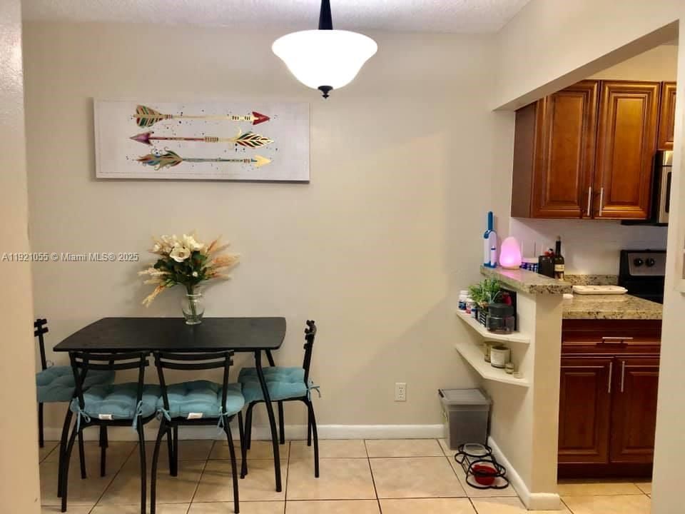 For Rent: $1,800 (1 beds, 1 baths, 950 Square Feet)