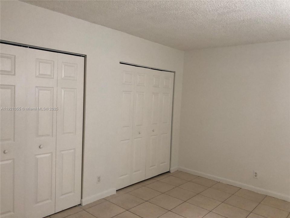 For Rent: $1,800 (1 beds, 1 baths, 950 Square Feet)