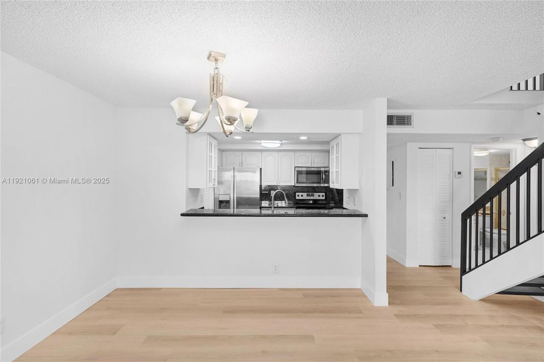 待售: $414,900 (2 贝兹, 2 浴室, 1368 平方英尺)