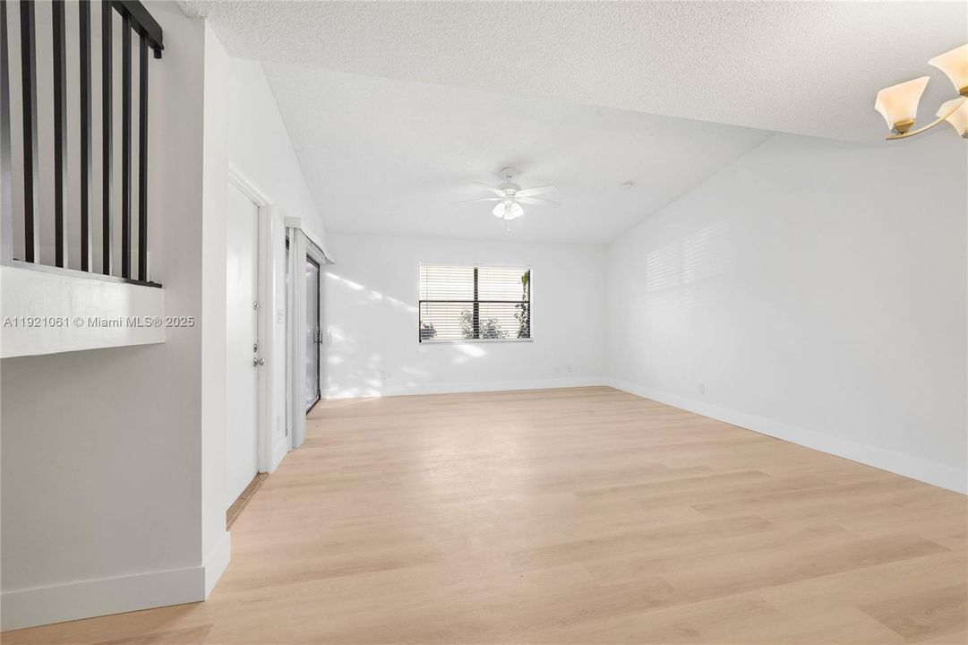 待售: $414,900 (2 贝兹, 2 浴室, 1368 平方英尺)