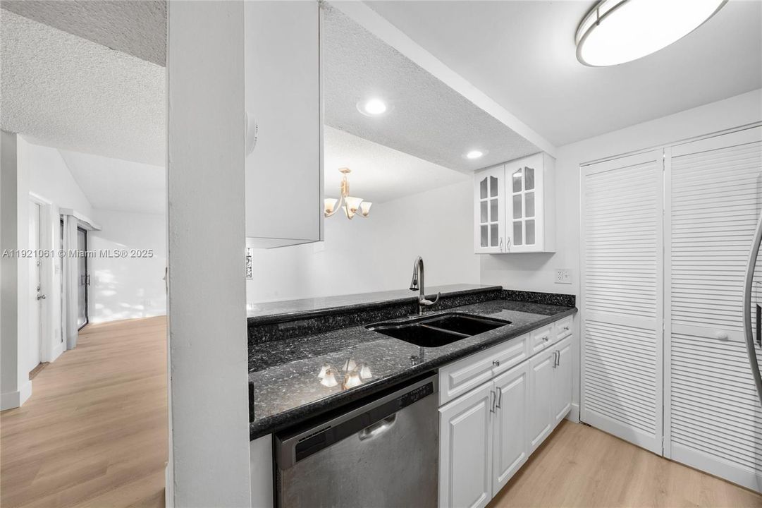 待售: $414,900 (2 贝兹, 2 浴室, 1368 平方英尺)