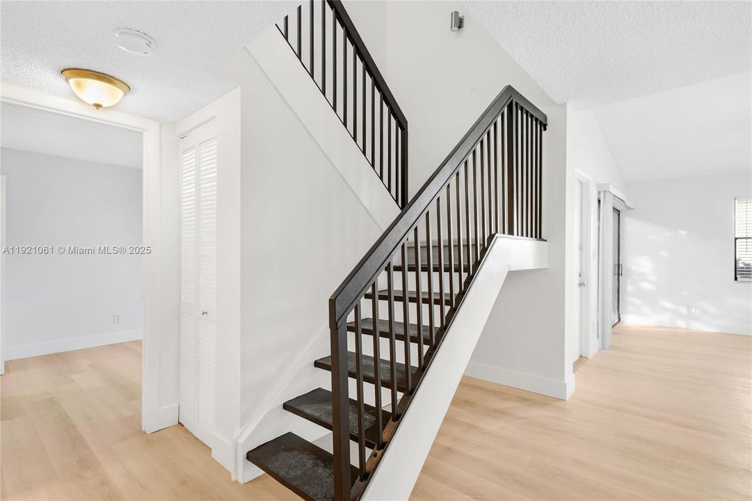 待售: $414,900 (2 贝兹, 2 浴室, 1368 平方英尺)