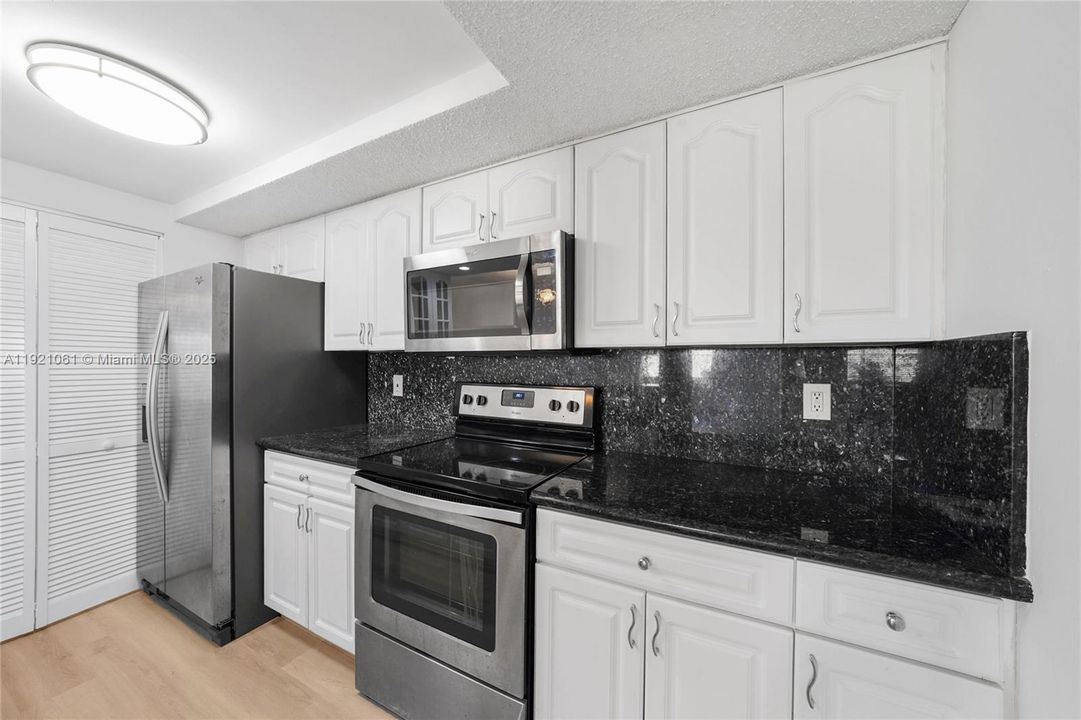 待售: $414,900 (2 贝兹, 2 浴室, 1368 平方英尺)