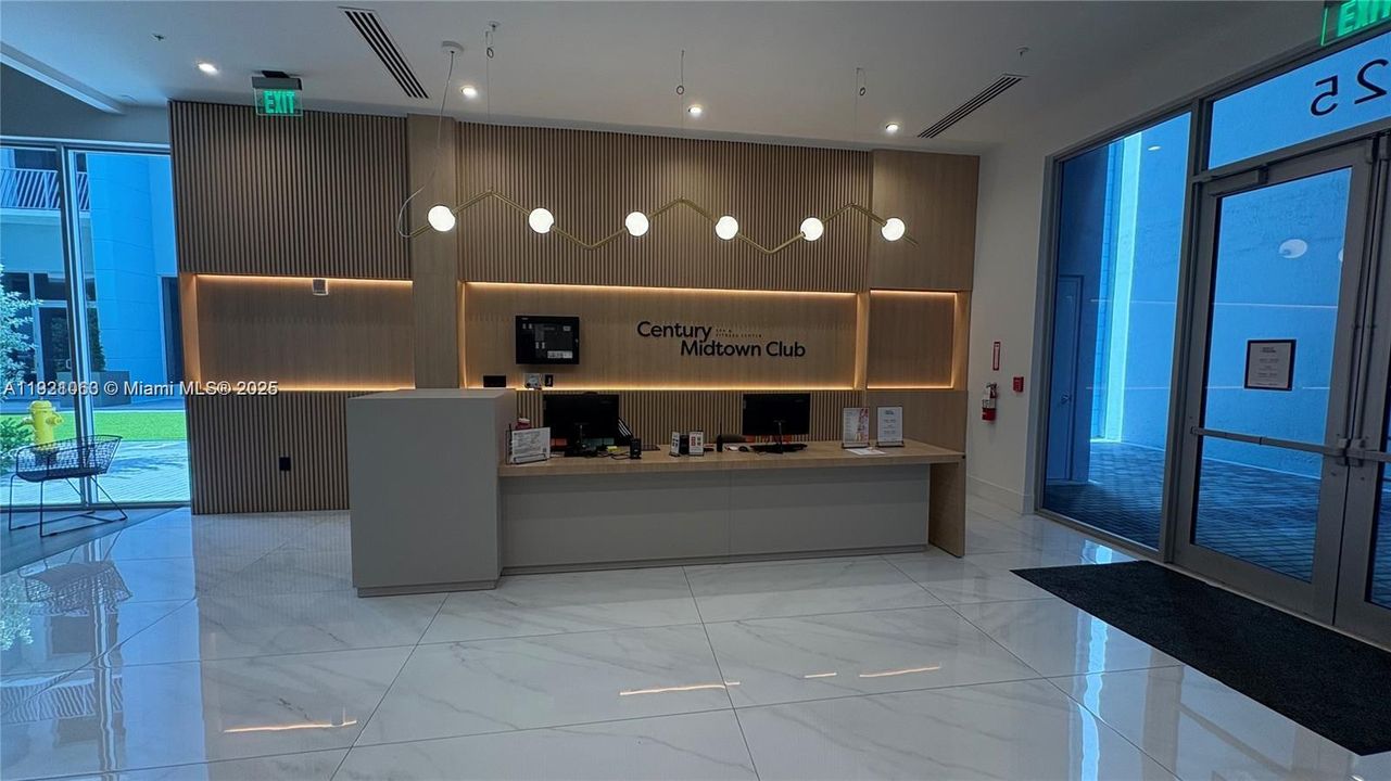 Под контрактом: $2,400 (1 спален, 1 ванн, 761 Квадратных фут)