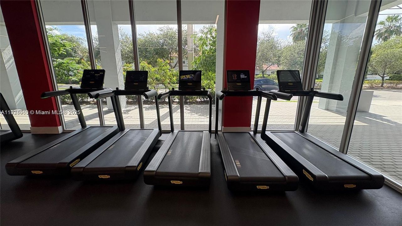 Под контрактом: $2,400 (1 спален, 1 ванн, 761 Квадратных фут)