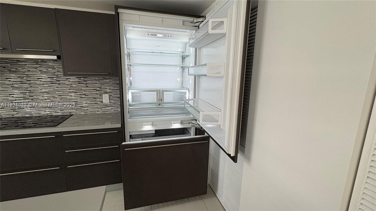 Под контрактом: $2,400 (1 спален, 1 ванн, 761 Квадратных фут)