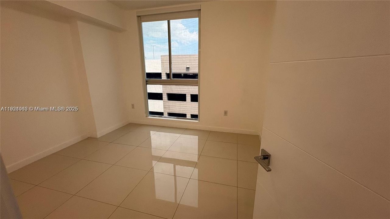 Под контрактом: $2,400 (1 спален, 1 ванн, 761 Квадратных фут)