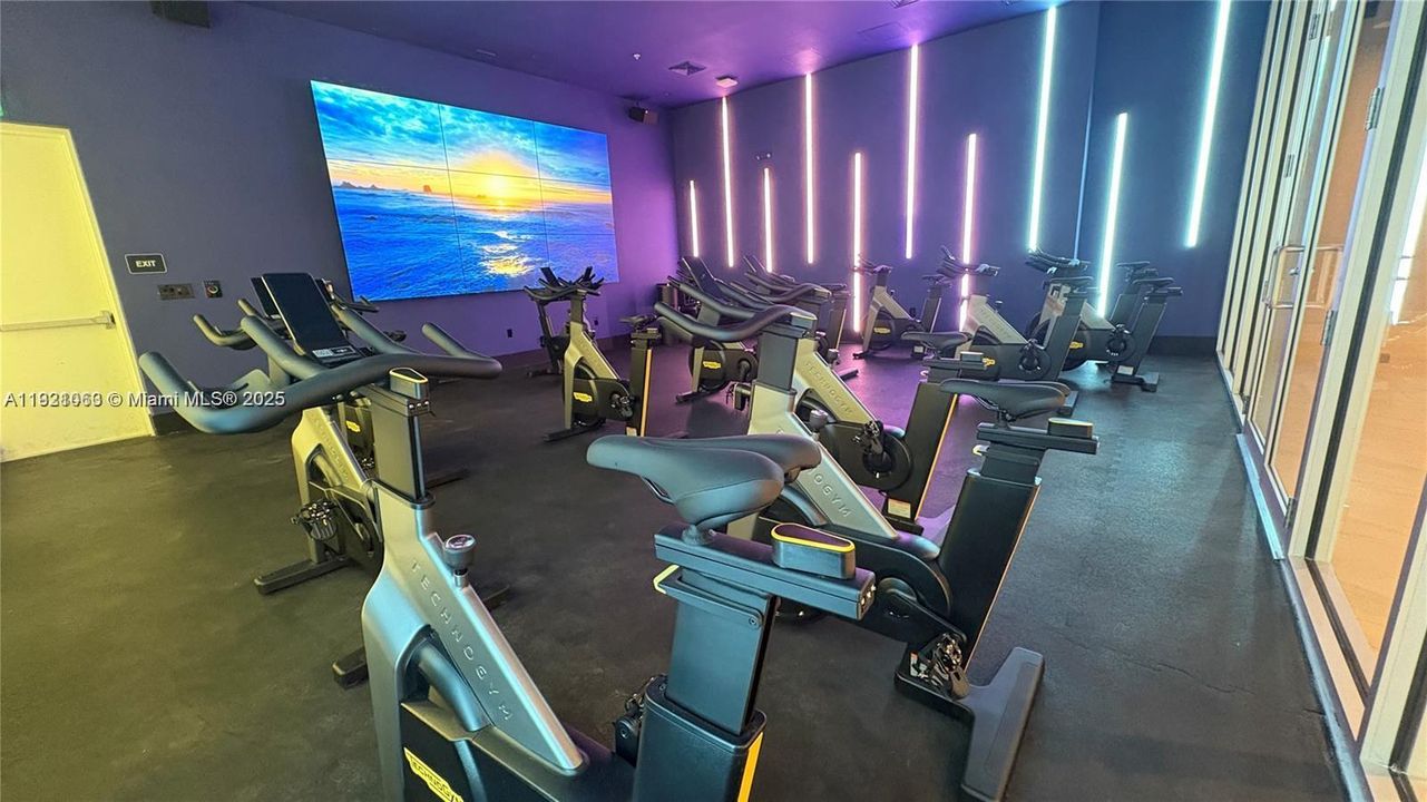 Под контрактом: $2,400 (1 спален, 1 ванн, 761 Квадратных фут)