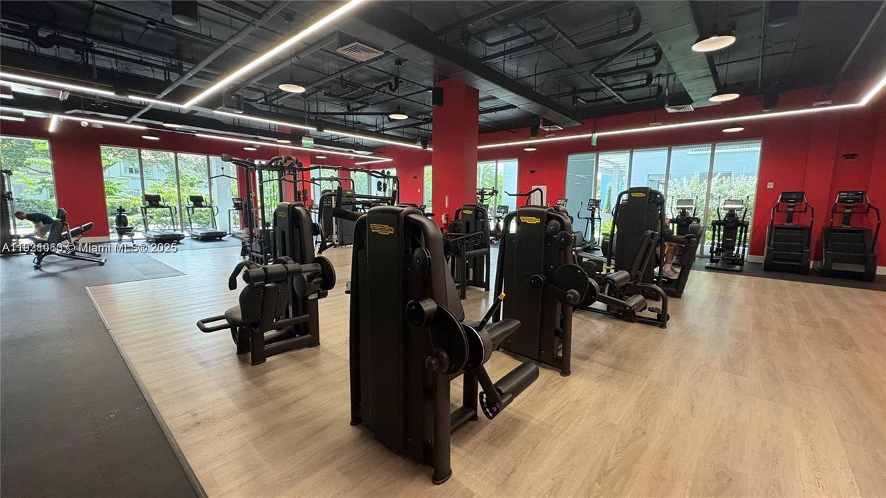 Под контрактом: $2,400 (1 спален, 1 ванн, 761 Квадратных фут)