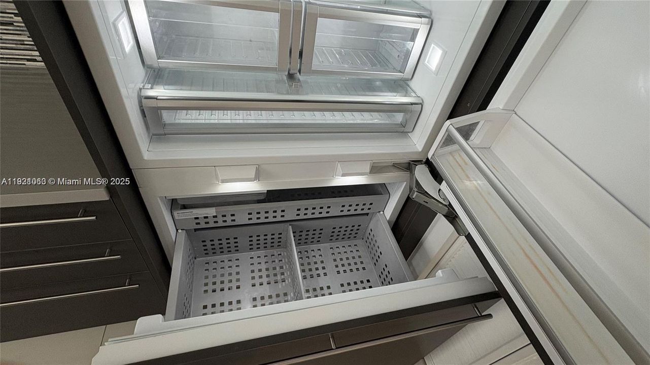 Под контрактом: $2,400 (1 спален, 1 ванн, 761 Квадратных фут)