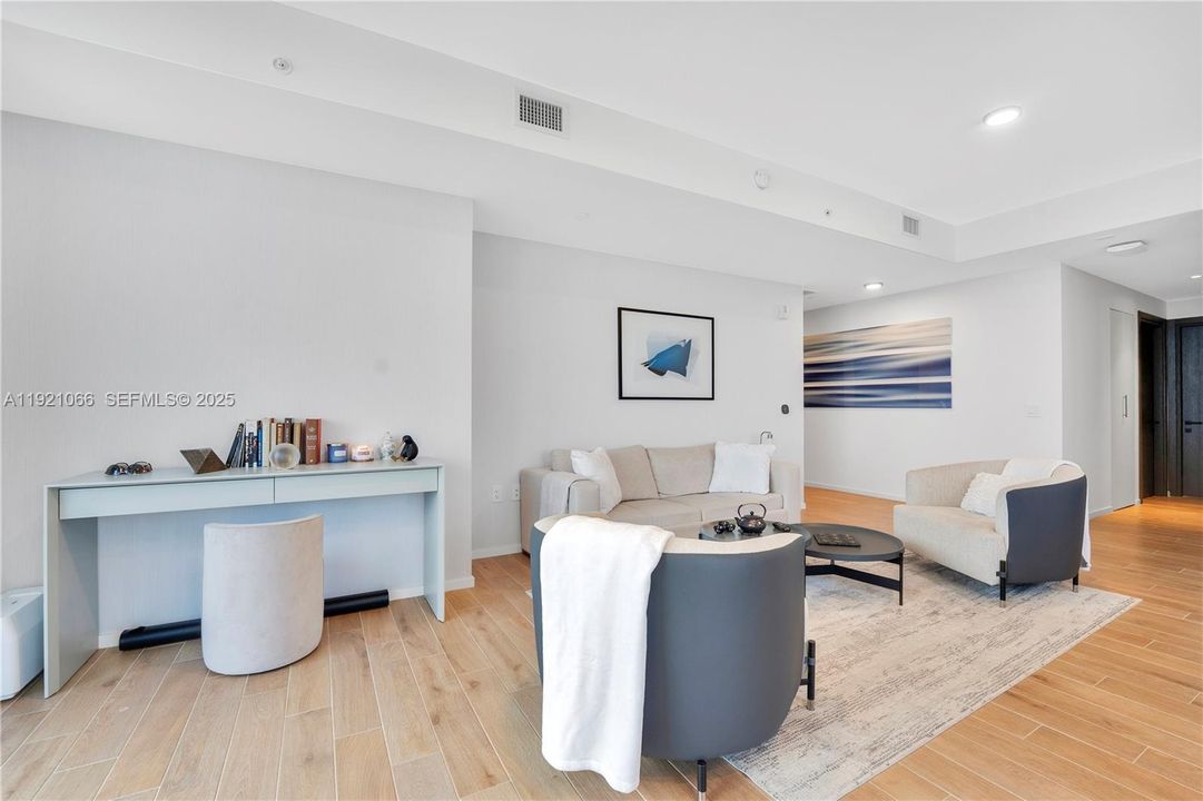 For Sale: $1,499,999 (2 beds, 2 baths, 983 Square Feet)