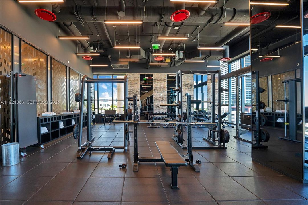 For Sale: $1,499,999 (2 beds, 2 baths, 983 Square Feet)