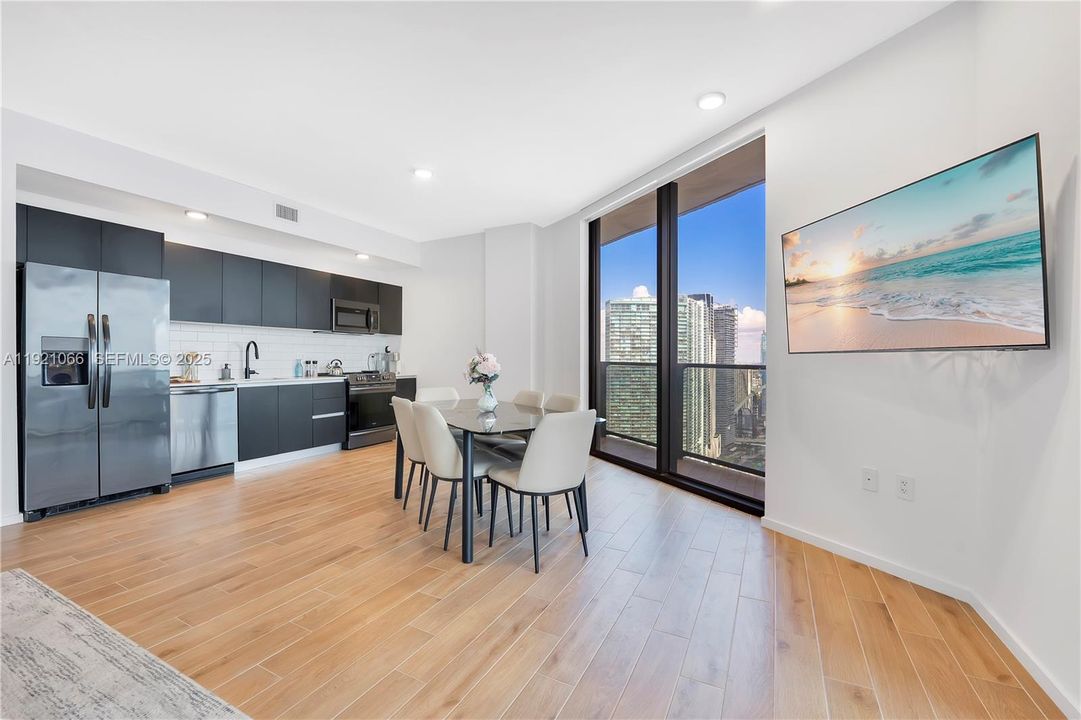 For Sale: $1,499,999 (2 beds, 2 baths, 983 Square Feet)