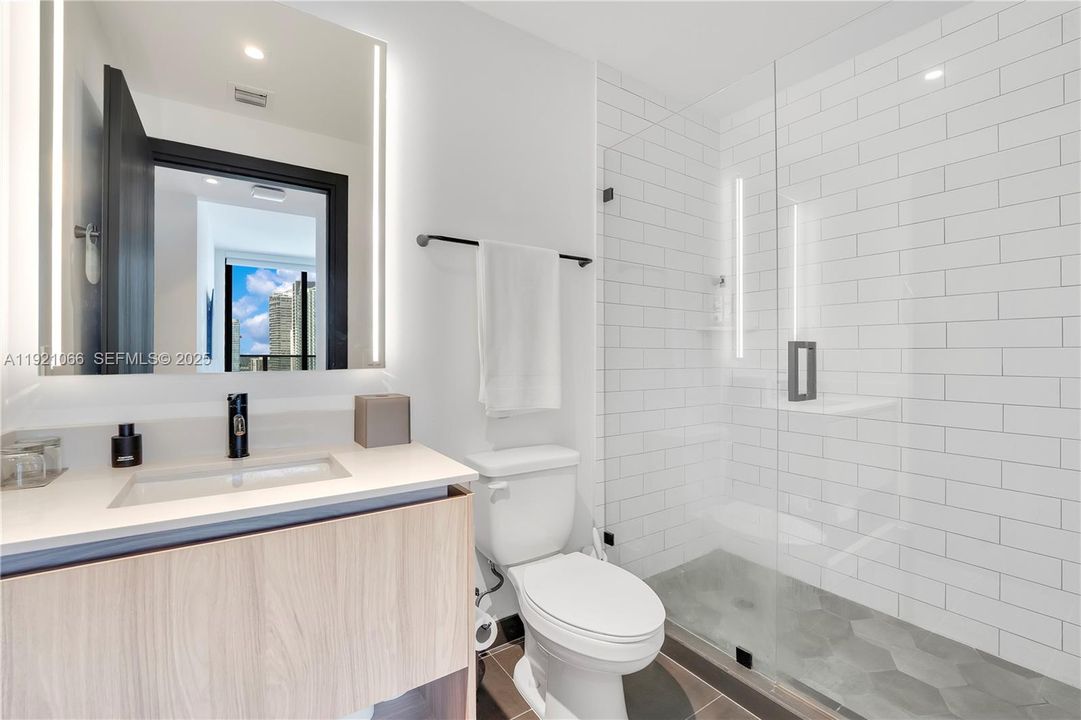 For Sale: $1,499,999 (2 beds, 2 baths, 983 Square Feet)