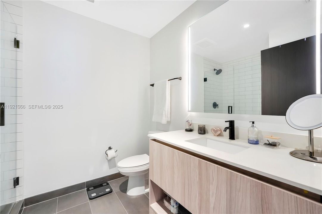 For Sale: $1,499,999 (2 beds, 2 baths, 983 Square Feet)