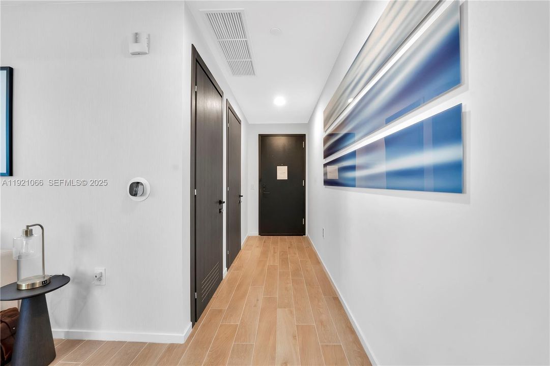 For Sale: $1,499,999 (2 beds, 2 baths, 983 Square Feet)