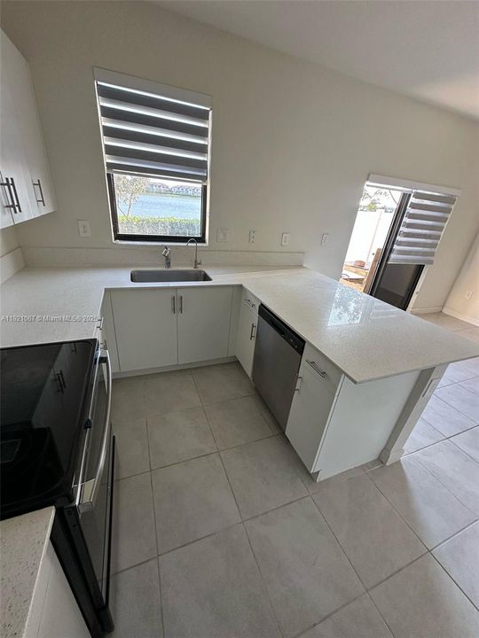 В аренду: $2,800 (3 спален, 2 ванн, 1483 Квадратных фут)