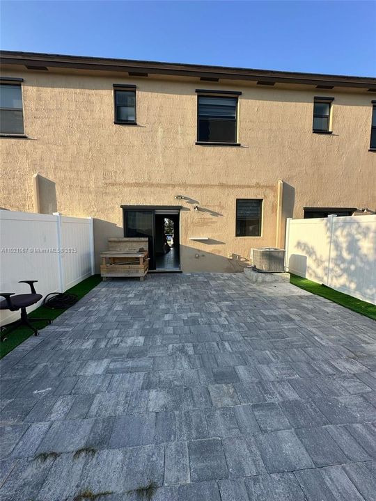 В аренду: $2,800 (3 спален, 2 ванн, 1483 Квадратных фут)