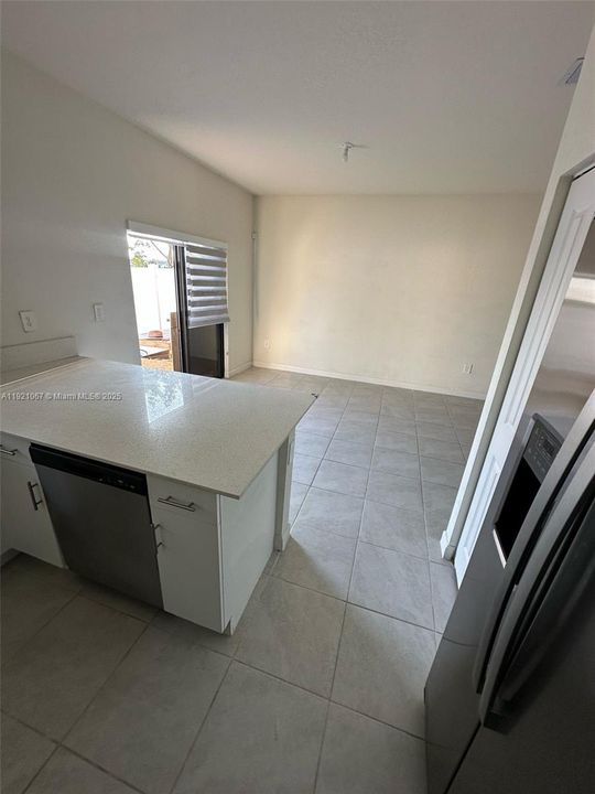 В аренду: $2,800 (3 спален, 2 ванн, 1483 Квадратных фут)