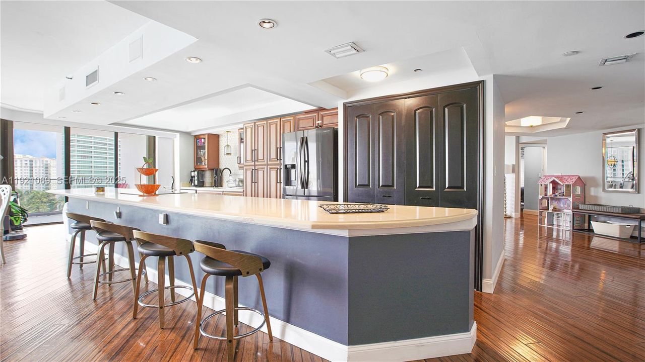 На продажу: $949,000 (4 спален, 4 ванн, 3044 Квадратных фут)