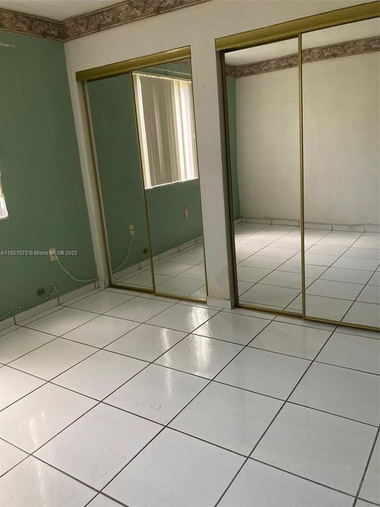 For Sale: $180,000 (1 beds, 1 baths, 550 Square Feet)