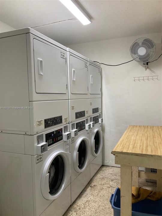 For Sale: $180,000 (1 beds, 1 baths, 550 Square Feet)