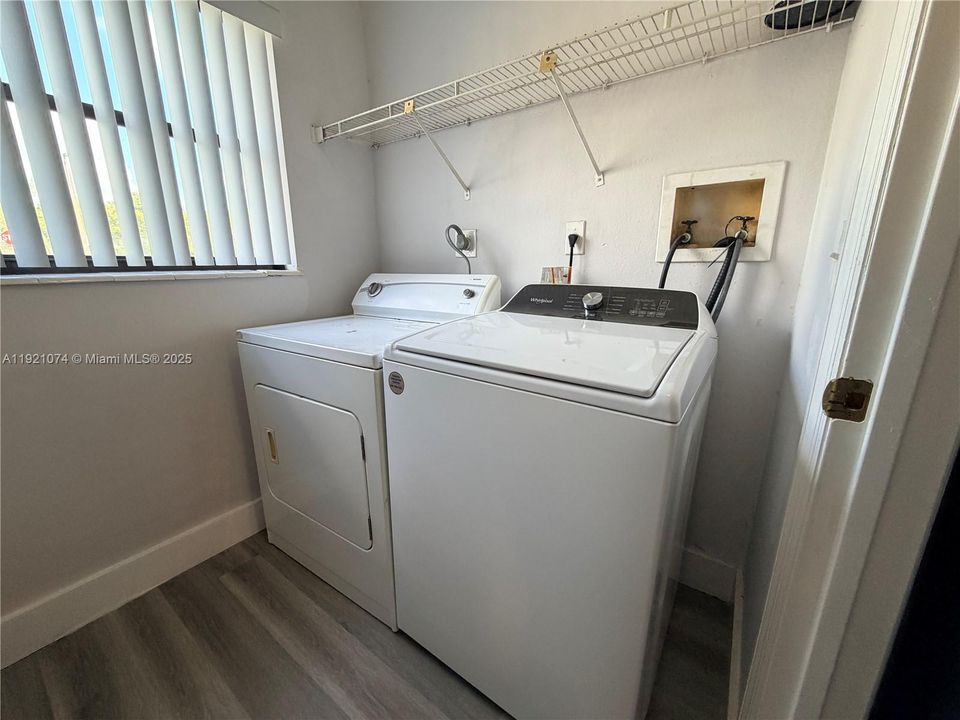 For Rent: $2,300 (2 beds, 2 baths, 940 Square Feet)