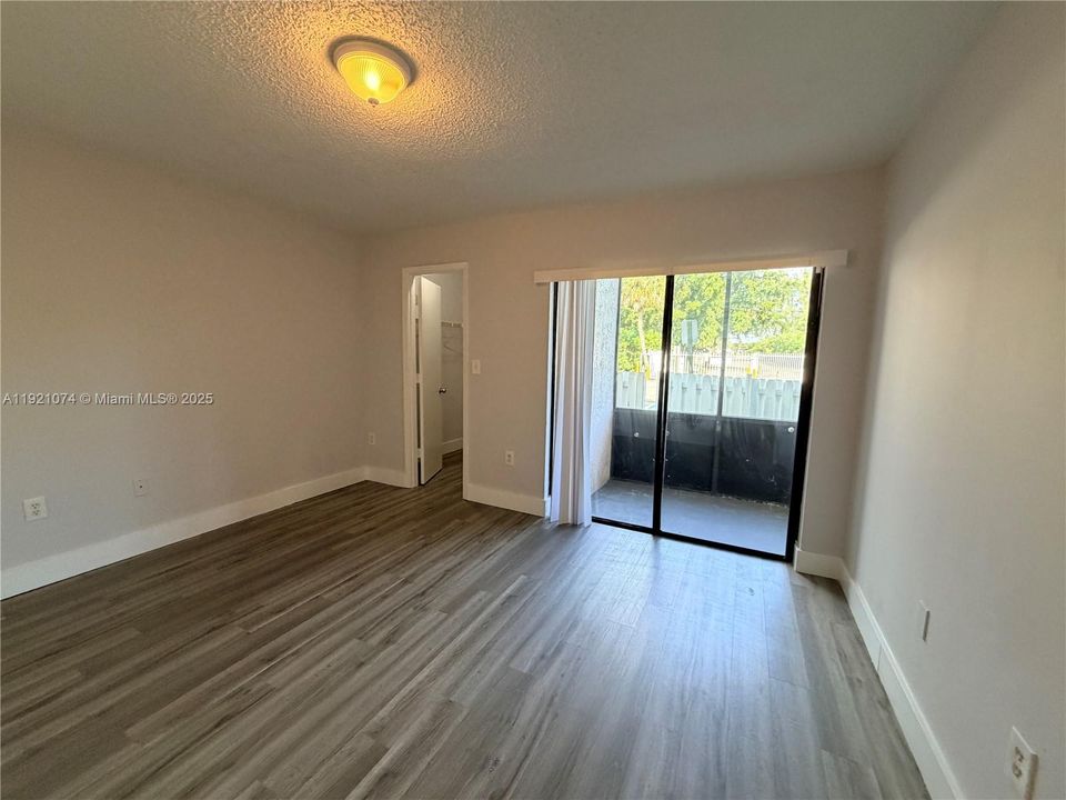 For Rent: $2,300 (2 beds, 2 baths, 940 Square Feet)