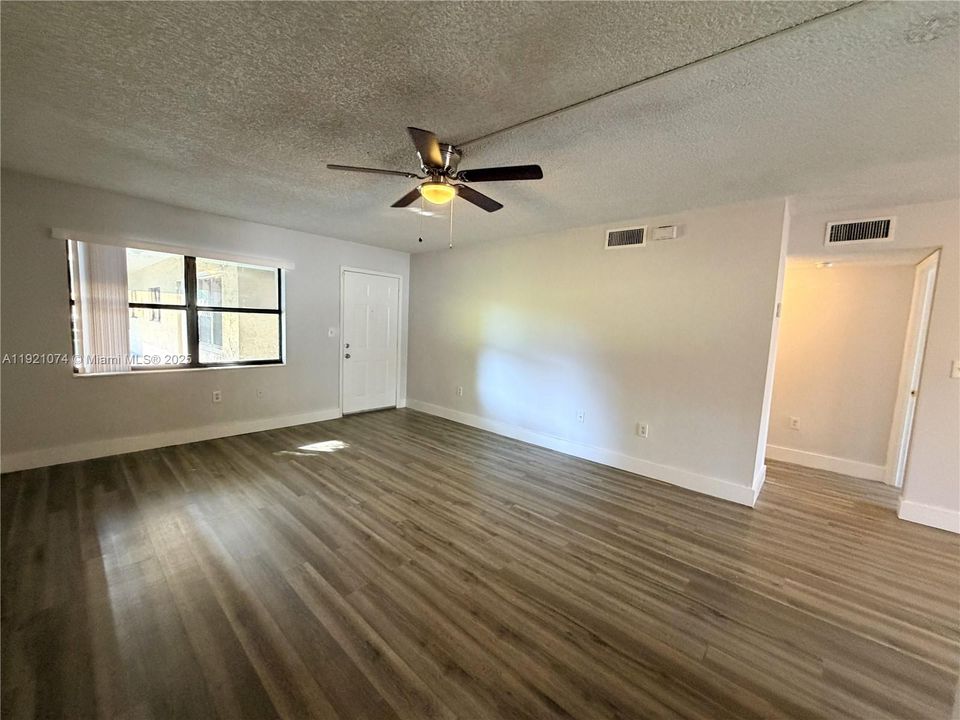 For Rent: $2,300 (2 beds, 2 baths, 940 Square Feet)