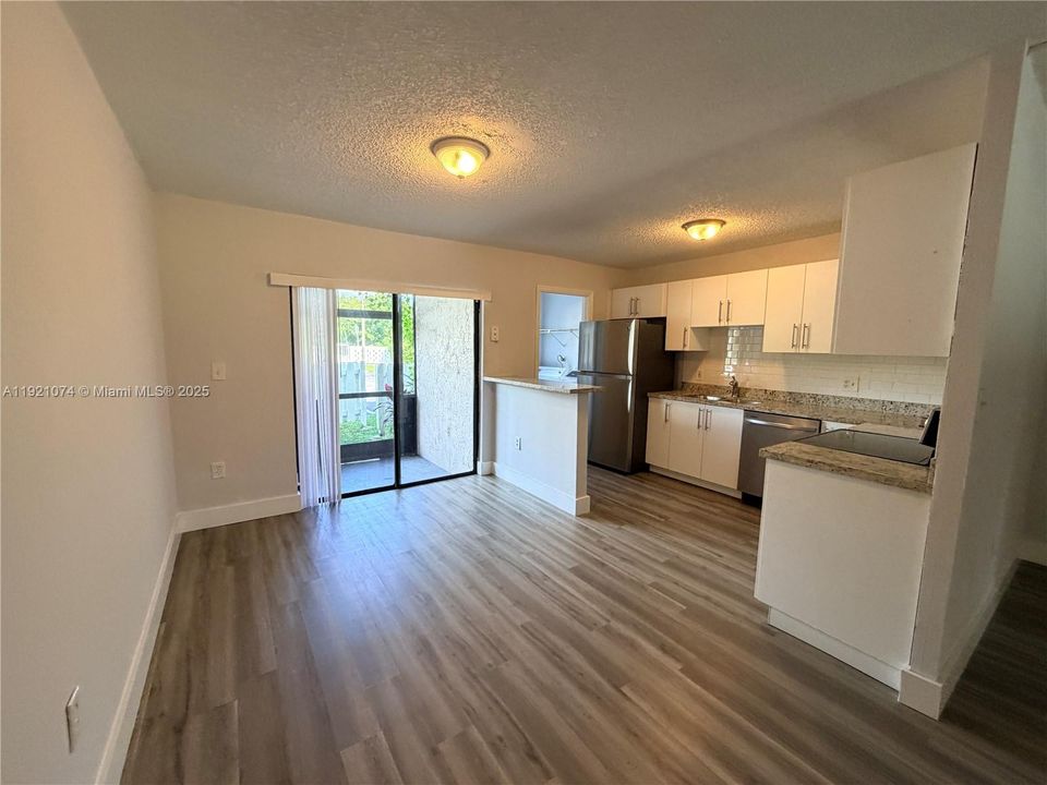 For Rent: $2,300 (2 beds, 2 baths, 940 Square Feet)
