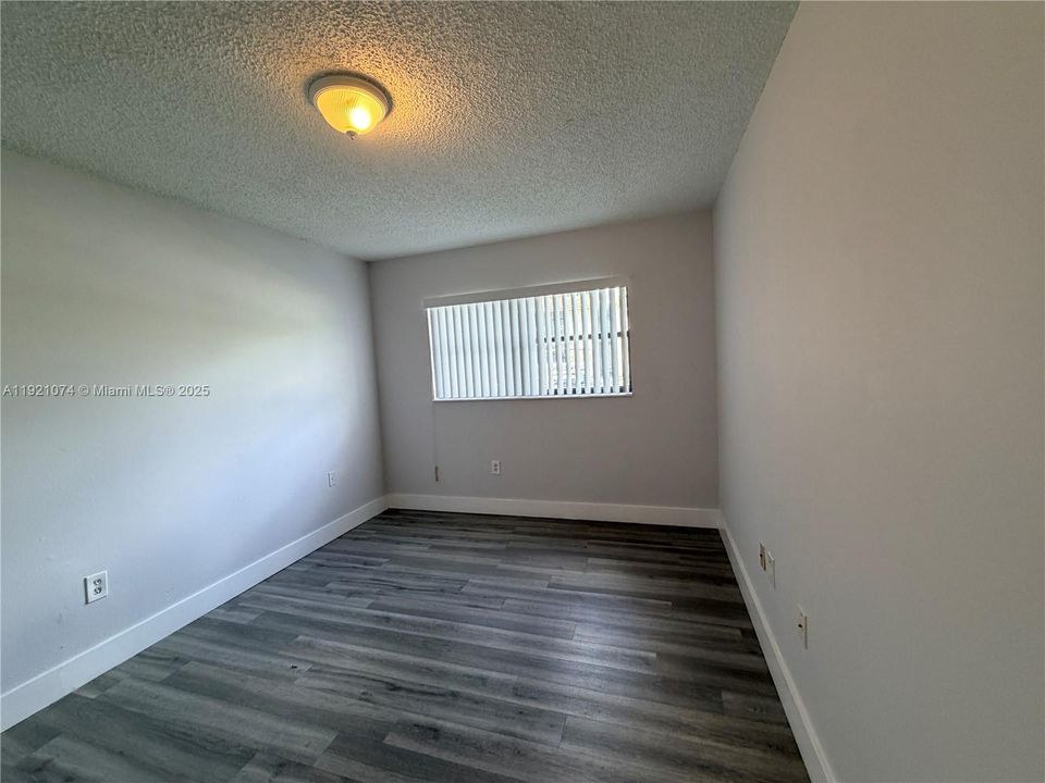 For Rent: $2,300 (2 beds, 2 baths, 940 Square Feet)