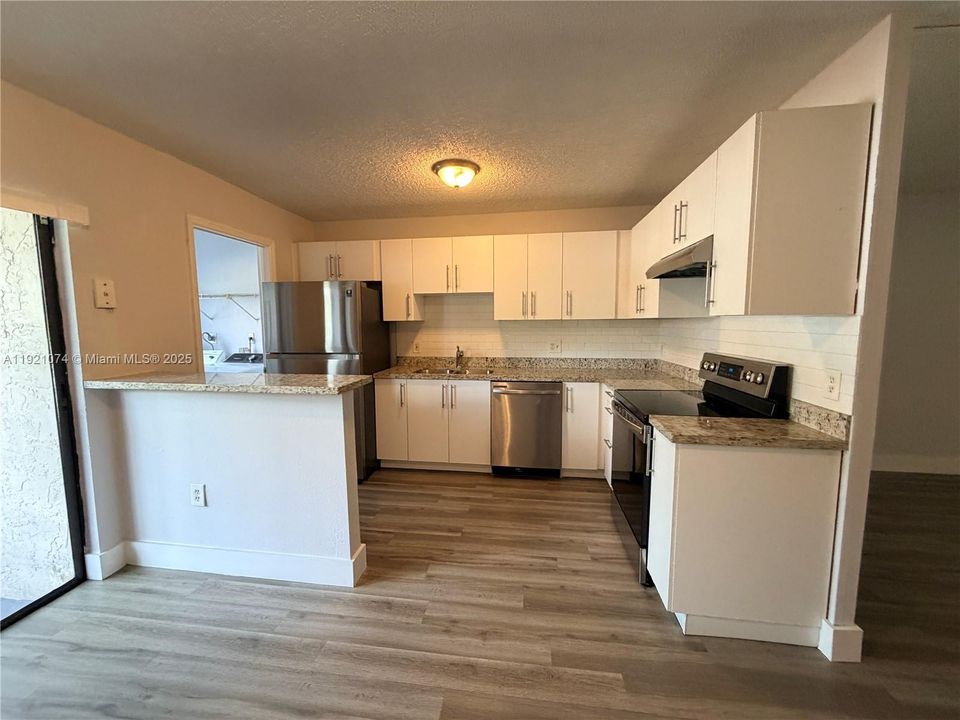 For Rent: $2,300 (2 beds, 2 baths, 940 Square Feet)