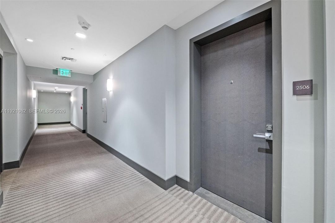 В аренду: $4,750 (1 спален, 1 ванн, 906 Квадратных фут)