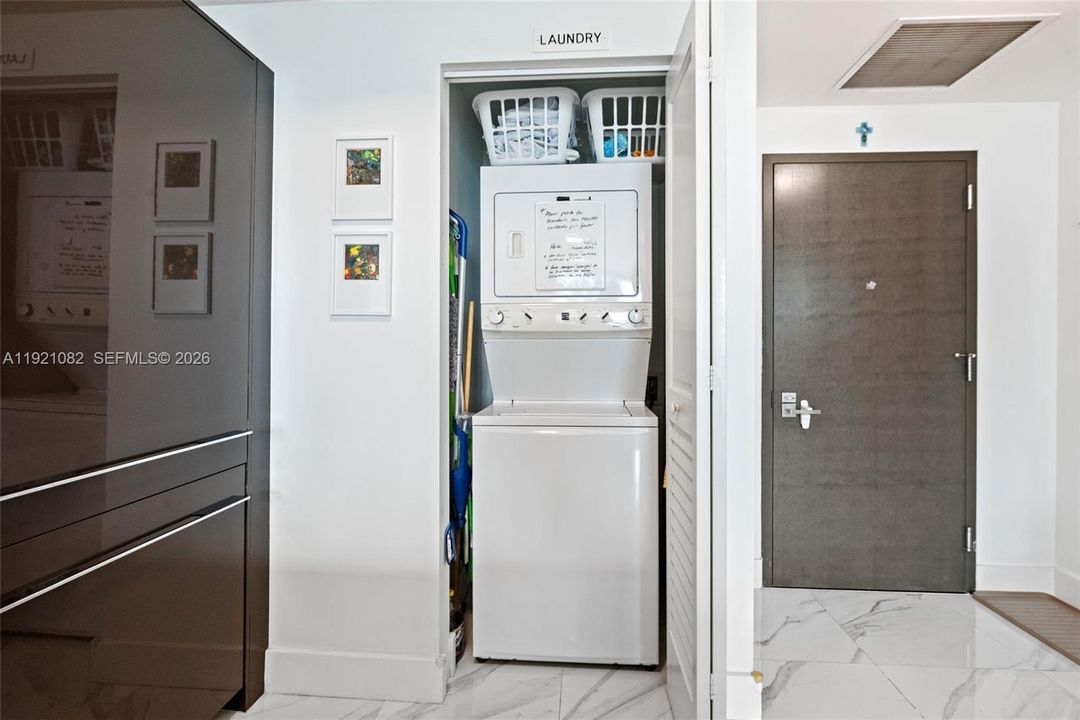 В аренду: $4,750 (1 спален, 1 ванн, 906 Квадратных фут)