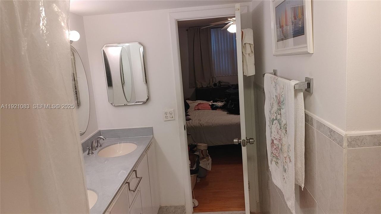 For Sale: $279,000 (2 beds, 2 baths, 1100 Square Feet)