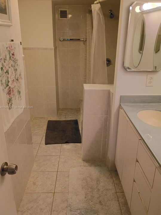 For Sale: $279,000 (2 beds, 2 baths, 1100 Square Feet)