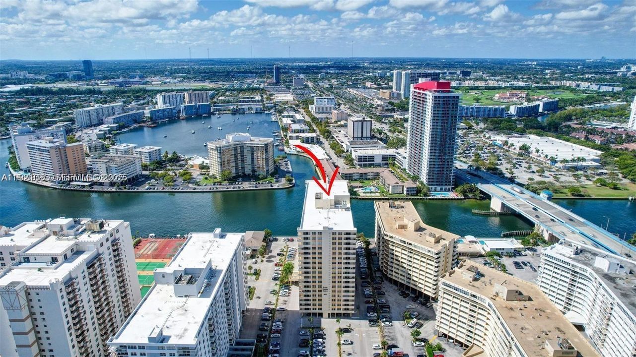 For Sale: $279,000 (2 beds, 2 baths, 1100 Square Feet)