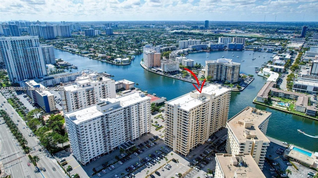 For Sale: $279,000 (2 beds, 2 baths, 1100 Square Feet)